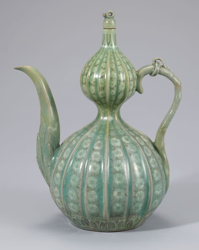 Gourd-shaped ewer