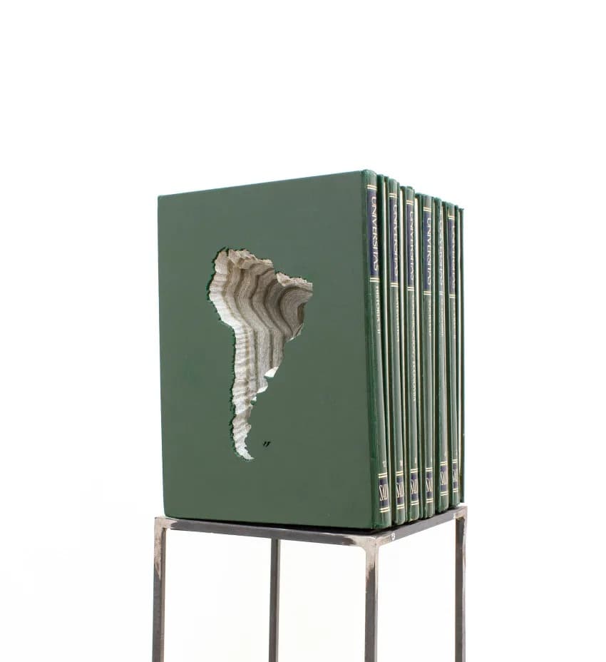 Seven Colombian Artists: Nueveochenta at MARC STRAUS