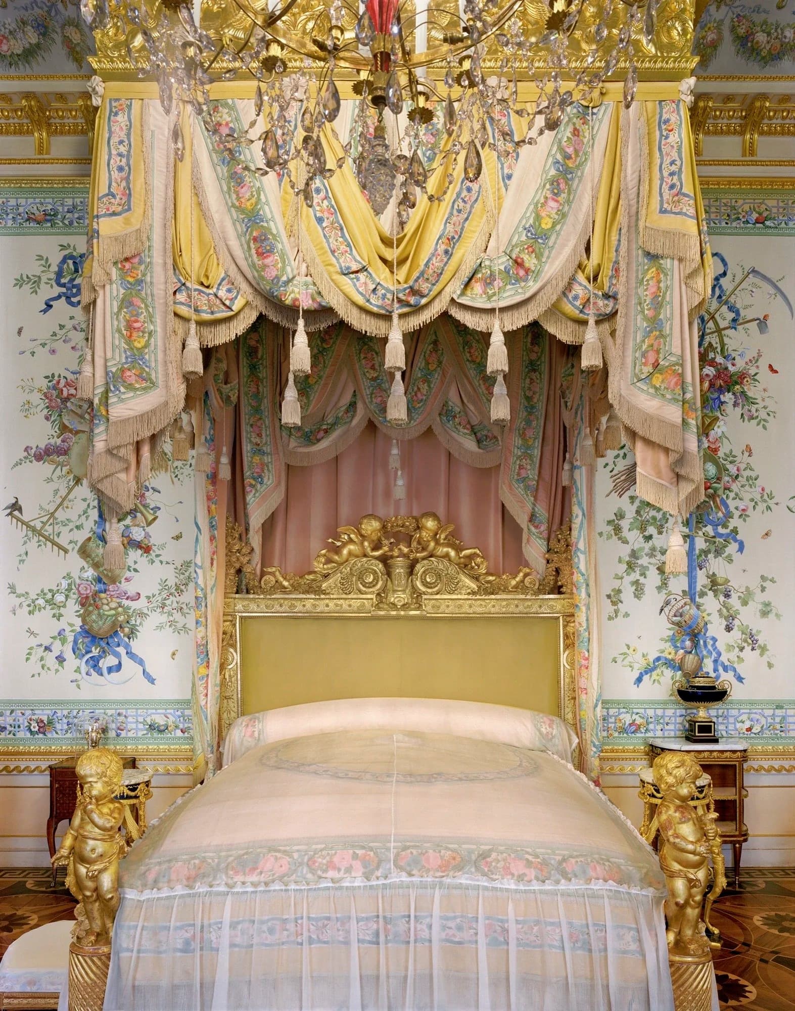 PERCHANCE TO DREAM: Royal and Noble Bedchambers