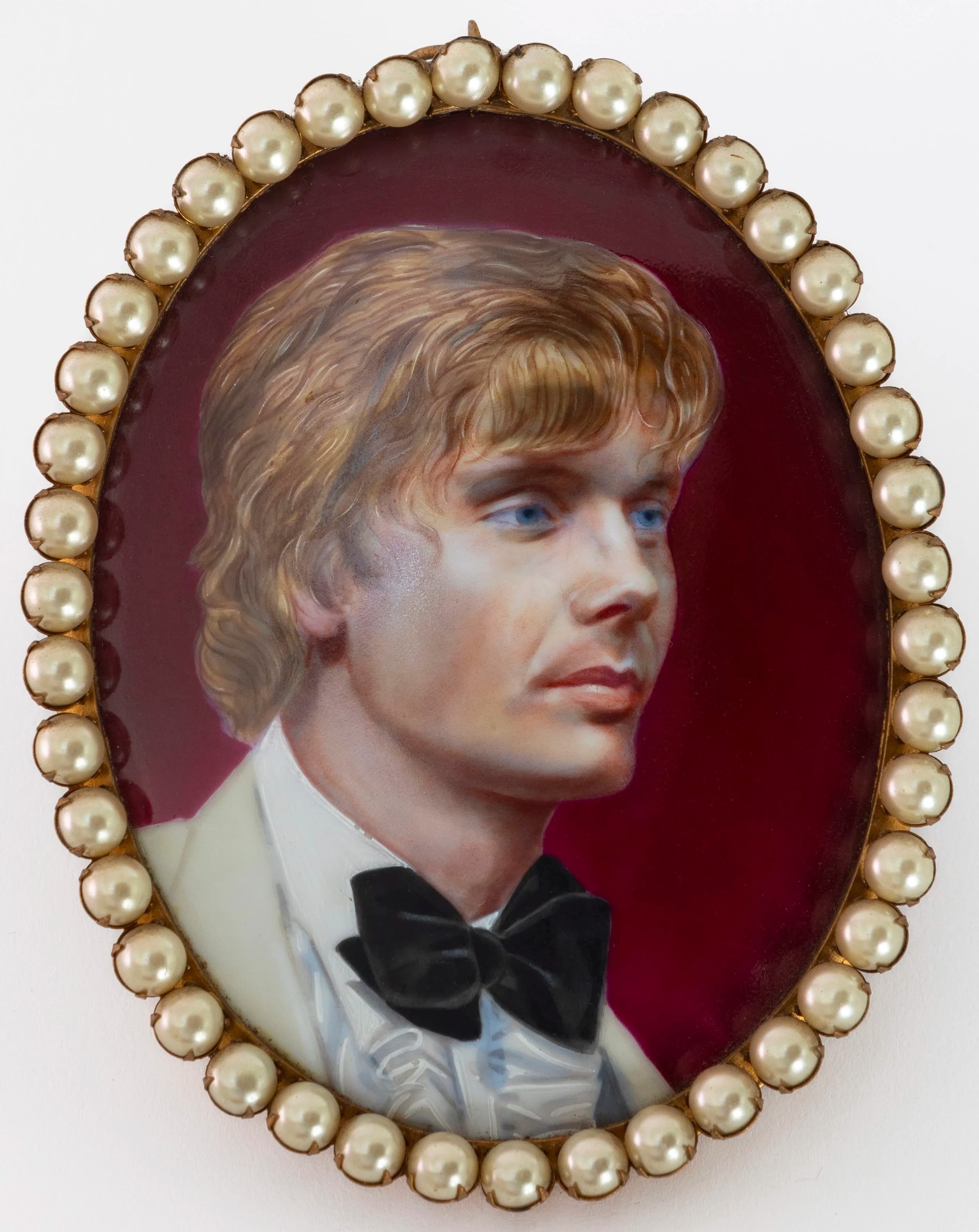 Friends, Acquaintances, and Idols