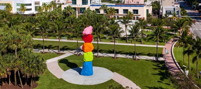 Ugo Rondinone, Miami Mountain, 2016, installation view, Collins Park, The Bass, Miami Beach