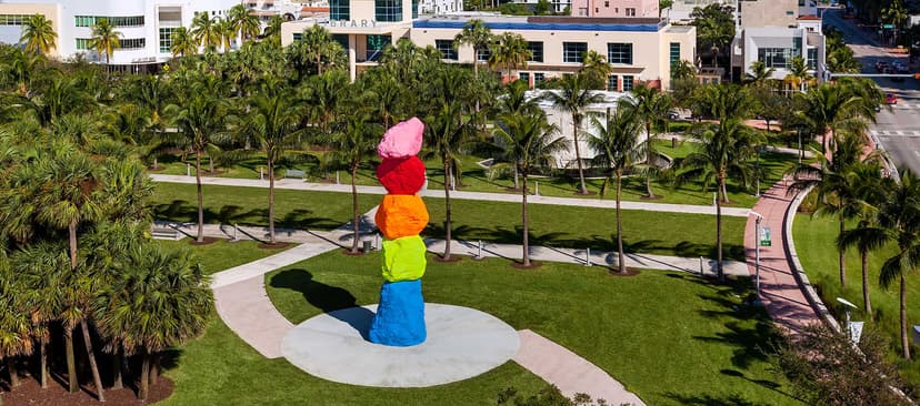 Ugo Rondinone, Miami Mountain, 2016, installation view, Collins Park, The Bass, Miami Beach