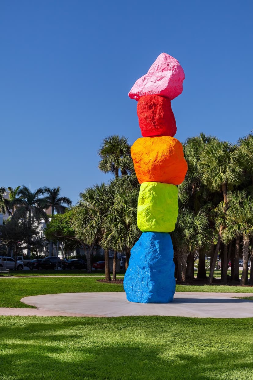 Ugo Rondinone, Miami Mountain, 2016, installation view, Collins Park, The Bass, Miami Beach
