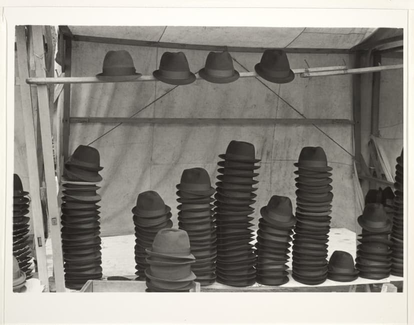 Sombreros / Hats, 1984, Manuel Álvarez Bravo. Gelatin silver print. Getty Museum. Gift of Daniel Greenberg and Susan Steinhauser. © Archivo Manuel Álvarez Bravo, S.C.